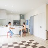 ちょうど子どもがハイハイをはじめるタイミングで、広くて子育てしやすい住まいが完成！