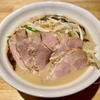 【今週のラーメン５０７５】花木流味噌 三鷹店（東京・JR三鷹駅北口）黒味噌ラーメン チャーシュー増し ＋もやし炒めおかわり自由　〜やっぱコスパ最高！更に薬味とボリューム大満足！駅前に根付くガッツリ味噌麺！