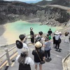 〝珍百景〟火口にエメラルド色の「池」　熊本県・阿蘇中岳