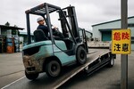 弘前フォークリフト事故、70歳経営者はなぜ亡くなったのか｜トラック積載の危険性と対策