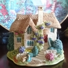 Lilliput Lane LITTLE TREASURE 2001 L2466