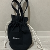縦長の小型バッグは扱いやすい