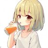 ジュースを飲む女性