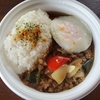 ファミマの新作お弁当「新宿バンタイ監修 ガパオライス（豚肉のバジル炒め）」を食べました。