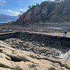 文化遺産の屋外プール、完全に干上がる──能登半島地震の“海岸隆起”で　東大地震研が現地写真を公開