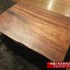 ８９１、【ダイニングテーブル】ウォールナットの一枚板テーブルには、一日の終わり、ゆったりと食事するのには、心の充実感、満足感が凄いです。 一枚板と木の家具の専門店エムズファニチャーです。