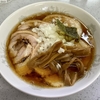 【今週のラーメン４７１０】 丸幸 （東京・武蔵境） チャーシューメン［バラ］ ＋ ネギ皿 ＋ アサヒスーパードライ 中瓶　〜心和ます大衆中華そば！この店まさにオヤジの休日倶楽部！一度はいかが？