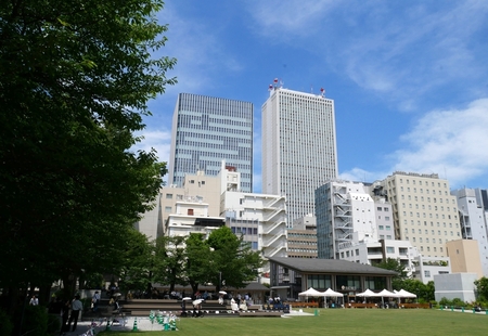 池袋が近年、ますます愛おしい。駅のシンプル構造、動きやすさ、書店と食関係の充実、買い物至便…通って35年のライターが語り尽くす池袋の魅力！｜文・白央篤司