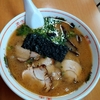 様々なラーメンが食べられる　らーめん満生の豚骨ラーメンＣセット（８８０円）