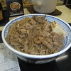 吉野家　：　牛鍋丼