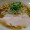 少し行かないうちに、煮干しラーメンの見た目に変化が…