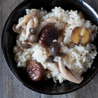 といっても使うのはお菓子売り場の「甘栗」です。秋の旬で「しょうゆバター炊き込みごはん」【エダジュン】