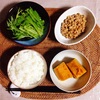 かぼちゃ煮物、水菜サラダ、小粒納豆。