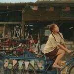 DIOR大穎 –「Kampung Girl普通人」歌詞，曲是“與聽眾共享那份共通的成長記憶與鄉愁...”