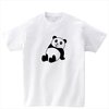 だらけ座りのツリ目パンダプリントＴシャツ