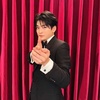 高橋文哉、黒髪×タキシードが大優勝すぎる！映画『あの人が消えた』