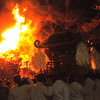 炎に浮かび上がる「御輿」−大松明奉納・ささき祭