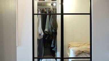 折れ戸〈タチカワブラインド プレイス スウィング〉を追加設置する