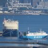 　海辺の風景・大型LNG船