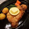 鉄板厚切りポークソテー オニオンソース レモンバター添え
