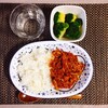 トマトカレー、ブロッコリー。