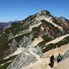 【燕岳】イルカ岩の空高し