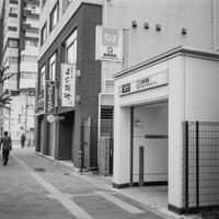 新宿七丁目の断崖を繋ぐ階段路地に箱根山を登頂です！