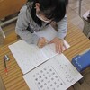 １年国語「漢字のまとめ」、４年図工「作品バック」