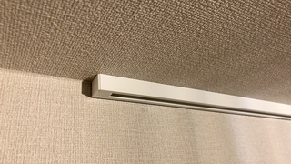 マンションの天井に自分でピクチャーレールを取り付ける 石膏ボード 鉄骨への取り付け方 ハヤタ雑貨店 日常に溢れる素敵なモノ マンションの天井に自分でピクチャーレールを取り付ける 石膏ボード 鉄骨への取り付け方 ハヤタ雑貨店 日常に溢れる素敵なモノ