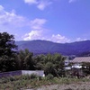 夏の氷上山と田舎の風景