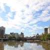 雨上がりの広島の街 と 大きな虹