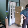 カタログ販売の商品が届く　新聞紙丸め　ヒメジョオン