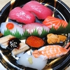 妻が「海鮮握り盛り合わせ」や「ニラレバ炒め」を買ってきてくれました。
