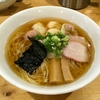 【今週のラーメン３３６２】 支那そば 大和 稲荷町本店 （東京・稲荷町） 特製ワンタン麺(白黒だしミックス)　～見事なで偉大なる白黒醤油の中庸感！紅白ワンタン愛でたき一杯