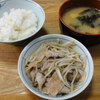 今日の食べ物　豚肉ともやしと舞茸の炒め物