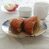 休日の朝食 コーヒーと黒豚カレーパン 心地よいチューニングの時間