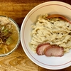 【今週のラーメン５９４５】東京味噌らーめん 鶉（東京・武蔵境）味噌つけめん　〜素揚げごぼうが炎のようにそびえ純白手揉み極太麺と対峙する迫力のヴィジュアル！