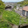 階段をおりた神社がお持ちのこちらの空地の