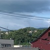 雨あがり緑の丘の蝉時雨(あ)