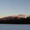 雪と蓼科山。