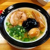 【今週のラーメン６６５】 金久右衛門 梅田店 （大阪・梅新東） なにわブラック（太麺） ＋煮玉子