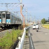 121系電車第1編成はまだ青色帯だった頃　高松貨物ターミナル駅近くで