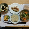 焼きサバ。蒸し大豆サラダ。厚揚げ。野菜味噌汁
