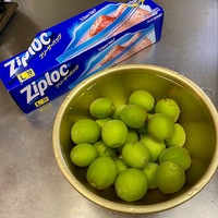 梅ジュースをジップロック 保存袋 で簡単に作る 一人暮らしにもぴったり 次の休みはドロンします