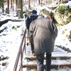 会社同期会東北旅行　４　山寺(２)～雪の石段を登る