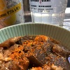 【家飲み/牛すじ煮込】酔っ払い特有の腹がパンパンなのに大盛りのカップ焼きそばを買う心理とメカニズム