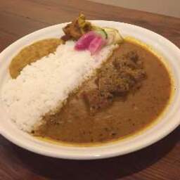 カレー＆オリエンタルバル 桃の実