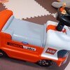 子供のおもちゃはすごい！2度楽しめる車♪