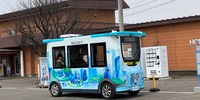 自動運転バスと懐かしい味