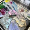 アクリル絵の具は蓋付きガラスパレットで、油絵の具のように乾燥知らず